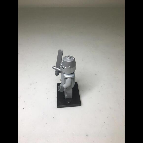 Lego silver knight minifigure - Picture 3 of 4